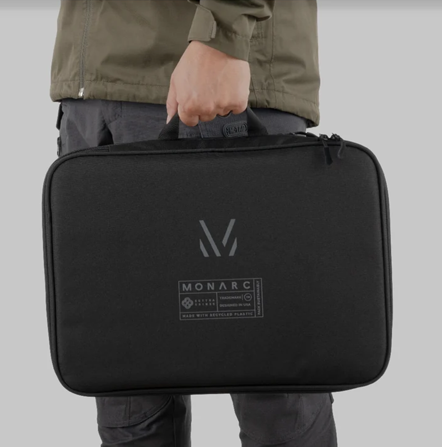 monarc travel bag with carry handle